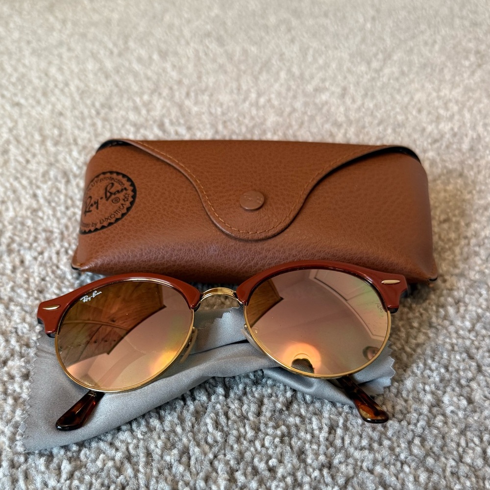 Ray-Ban Mirrored Round Sunglasses with Case